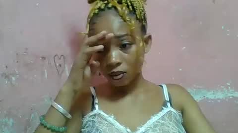 Snapshot of estelah20 chatting on January 7, 2026, 5:21 am estelah20 online show from January 7, 2026, 5:21 am