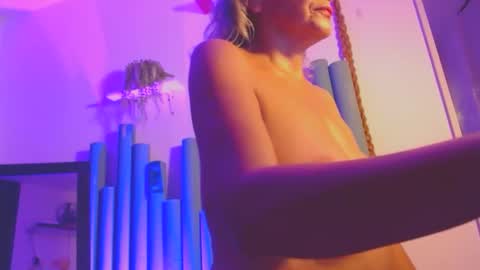 Snapshot of estelamaris1 chatting on March 9, 2025, 4:38 am estelamaris online show from March 9, 2025, 4:38 am