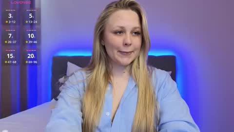 Estella online show from October 17, 2025, 1:57 pm