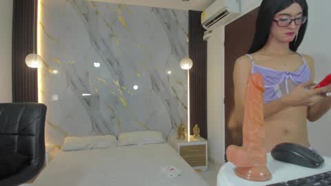 Snapshot of estephany_doll chatting on December 8, 2024, 2:09 pm Estephany online show from December 8, 2024, 2:09 pm