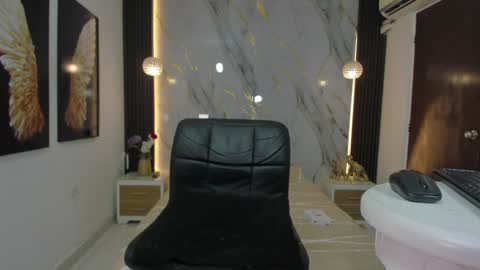 Snapshot of estephany_doll chatting on December 17, 2024, 12:45 am Estephany online show from December 17, 2024, 12:45 am