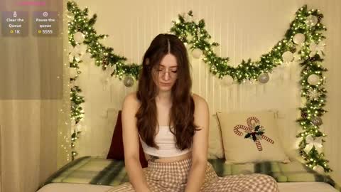 Ester online show from January 6, 2025, 9:32 pm