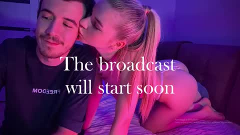 Ester online show from November 17, 2025, 4:46 pm