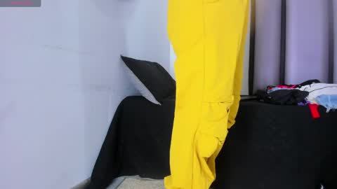 Snapshot of esterlindez chatting on May 1, 2026, 7:51 pm esterlindez online show from May 1, 2026, 7:51 pm