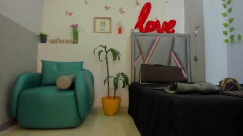 Snapshot of esterlindez chatting on May 11, 2026, 8:28 pm esterlindez online show from May 11, 2026, 8:28 pm