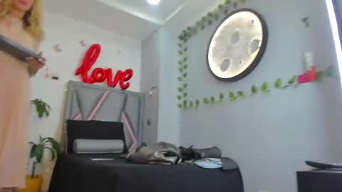 Snapshot of esterlindez chatting on May 18, 2026, 8:03 pm esterlindez online show from May 18, 2026, 8:03 pm