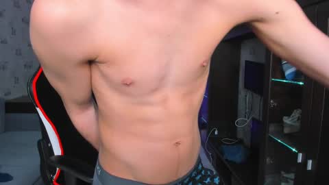 LOUIS online show from February 26, 2025, 3:32 am