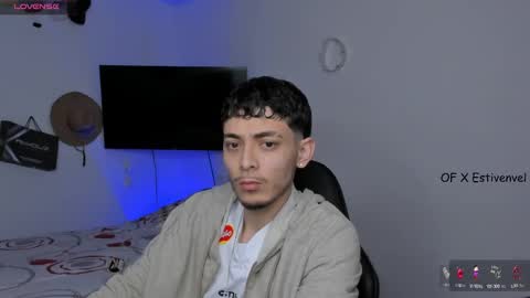 estivenvel online show from October 5, 2025, 9:51 am