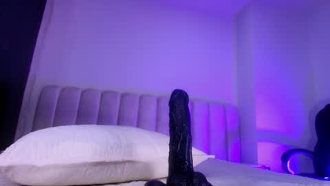 Estrella online show from November 10, 2025, 12:37 pm