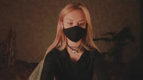 Sophia online show from May 5, 2026, 9:23 pm