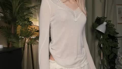 Natalie online show from December 5, 2025, 5:49 am