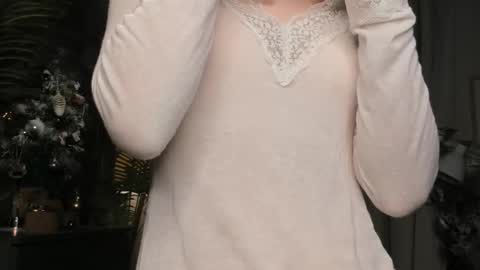 Snapshot of eternity_cuite chatting on December 22, 2025, 5:48 am Natalie online show from December 22, 2025, 5:48 am