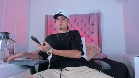 Ethan online show from November 21, 2025, 7:45 pm