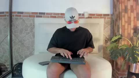 Snapshot of ethan_helmut chatting on December 2, 2024, 10:34 pm ethan helmut online show from December 2, 2024, 10:34 pm