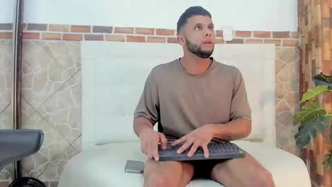 Snapshot of ethan_helmut chatting on December 7, 2024, 7:43 pm ethan helmut online show from December 7, 2024, 7:43 pm