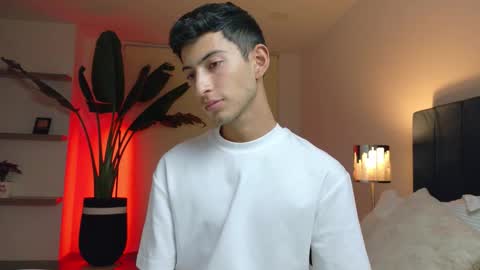 Snapshot of ethan_skiny_ chatting on December 22, 2025, 4:31 am Joan online show from December 22, 2025, 4:31 am