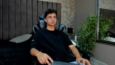 Snapshot of ethanlowell chatting on October 15, 2025, 6:02 am ethanlowell online show from October 15, 2025, 6:02 am