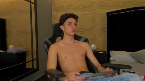 Snapshot of ethanlowell chatting on October 25, 2025, 5:59 am ethanlowell online show from October 25, 2025, 5:59 am