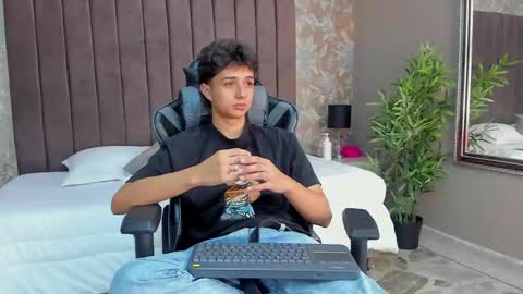 Snapshot of ethanlowell chatting on October 30, 2025, 12:12 am ethanlowell online show from October 30, 2025, 12:12 am