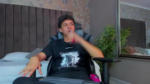 Snapshot of ethanlowell chatting on November 4, 2025, 10:53 pm ethanlowell online show from November 4, 2025, 10:53 pm