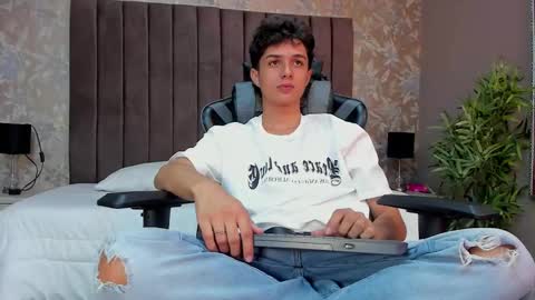 Snapshot of ethanlowell chatting on November 5, 2025, 11:27 pm ethanlowell online show from November 5, 2025, 11:27 pm