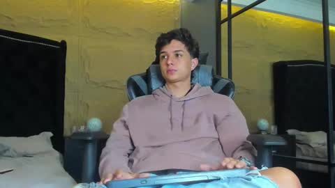 Snapshot of ethanlowell chatting on November 17, 2025, 5:57 am ethanlowell online show from November 17, 2025, 5:57 am