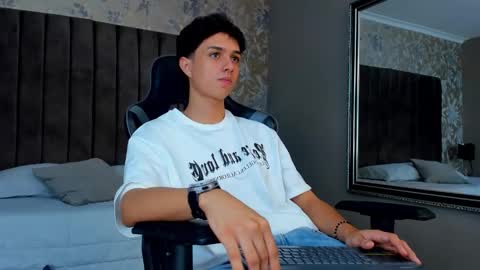 Snapshot of ethanlowell chatting on November 18, 2025, 11:15 pm ethanlowell online show from November 18, 2025, 11:15 pm