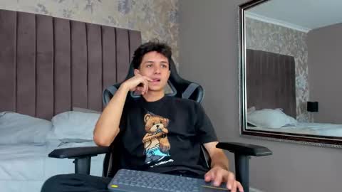 Snapshot of ethanlowell chatting on November 21, 2025, 5:17 am ethanlowell online show from November 21, 2025, 5:17 am