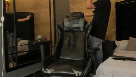 Snapshot of ethanlowell chatting on December 3, 2025, 5:37 am ethanlowell online show from December 3, 2025, 5:37 am