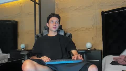 Snapshot of ethanlowell chatting on December 4, 2025, 5:28 am ethanlowell online show from December 4, 2025, 5:28 am