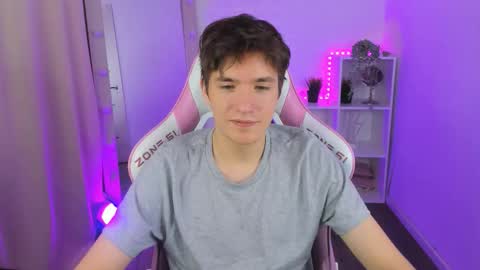 Ethan online show from September 17, 2025, 5:53 am
