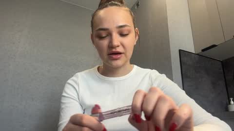 Caroline online show from April 13, 2026, 6:41 am