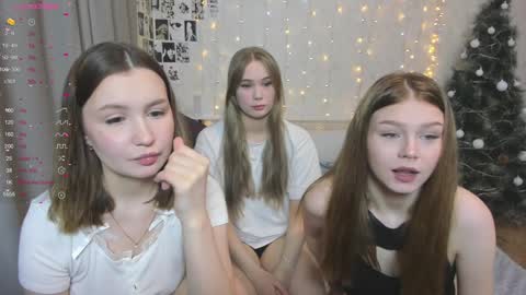 Veronica Tiia Lilith left to right online show from January 19, 2025, 12:49 am