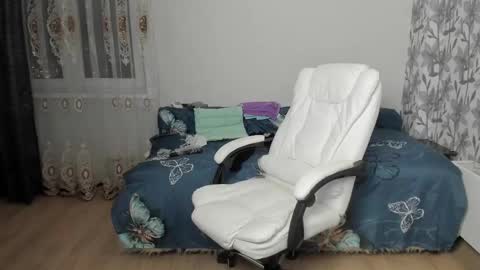 Eva online show from November 8, 2025, 12:27 pm