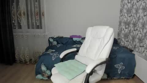 Eva online show from November 9, 2025, 12:36 pm