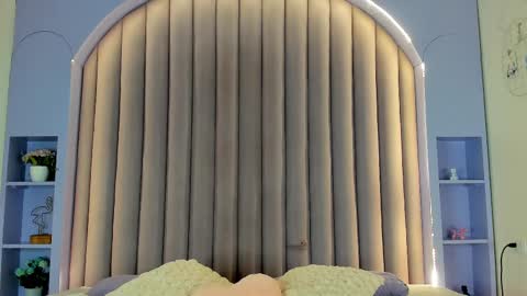 EVA DAEMON  online show from February 16, 2025, 11:27 am