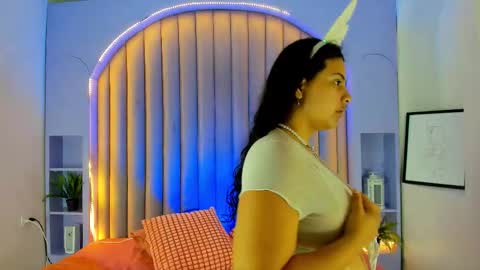 EVA DAEMON  online show from September 25, 2025, 11:36 am