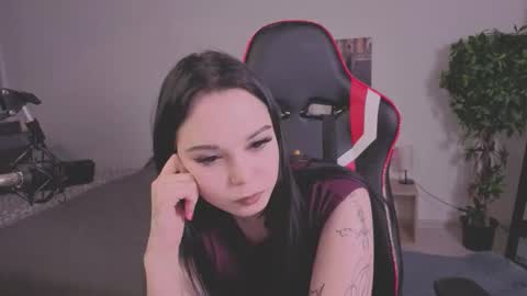 Snapshot of eva_elfiies chatting on February 9, 2026, 5:50 pm Eva online show from February 9, 2026, 5:50 pm