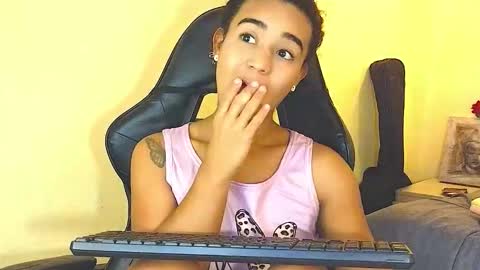 Snapshot of eva_foxs chatting on December 1, 2025, 9:31 pm Eva Foxs online show from December 1, 2025, 9:31 pm