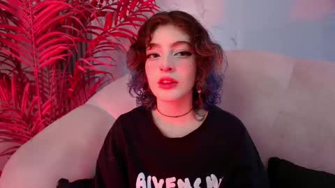 E V A online show from December 3, 2025, 8:40 pm