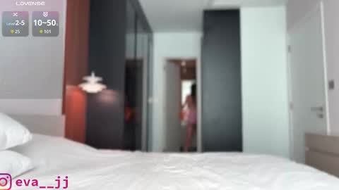 Snapshot of eva_j chatting on February 6, 2026, 2:49 am Free toy control in pvt online show from February 6, 2026, 2:49 am