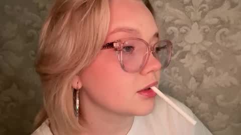 eva_kittenn online show from September 29, 2025, 6:13 pm