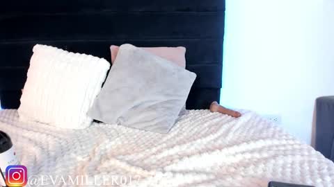 Snapshot of eva_miller7 chatting on November 26, 2025, 2:07 pm Eva online show from November 26, 2025, 2:07 pm