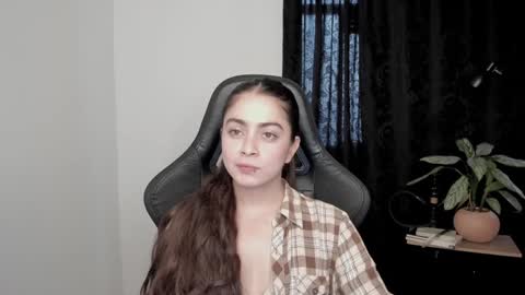 eva_monn online show from December 21, 2024, 7:38 pm