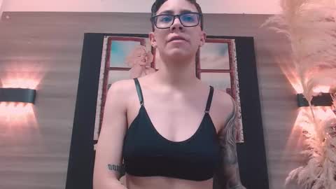 Snapshot of eva_monwalker chatting on December 17, 2025, 7:20 pm Eva cute online show from December 17, 2025, 7:20 pm