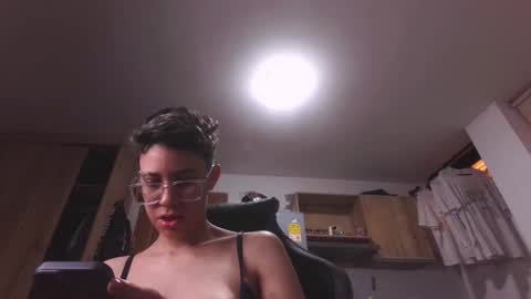 Snapshot of eva_monwalker chatting on March 24, 2026, 12:48 am Eva cute online show from March 24, 2026, 12:48 am