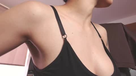 Snapshot of eva_monwalker chatting on May 8, 2026, 1:05 pm Eva cute online show from May 8, 2026, 1:05 pm