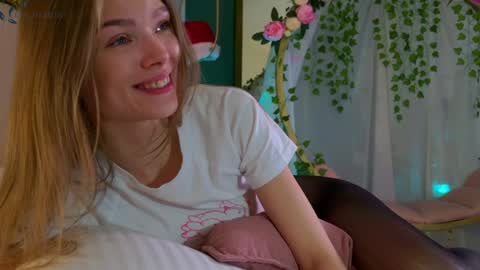 Eva online show from December 16, 2024, 2:38 pm