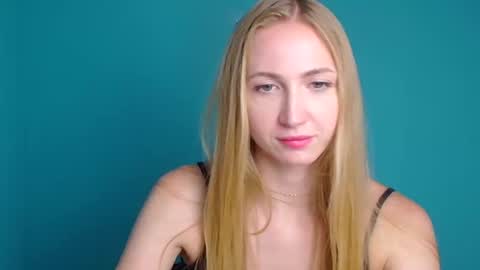 Snapshot of eva_oliviaa chatting on October 9, 2025, 5:44 pm Eva online show from October 9, 2025, 5:44 pm