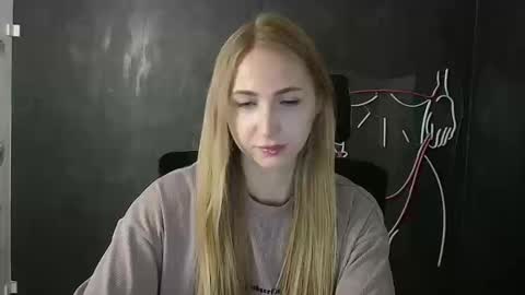 Snapshot of eva_oliviaa chatting on October 10, 2025, 12:15 pm Eva online show from October 10, 2025, 12:15 pm